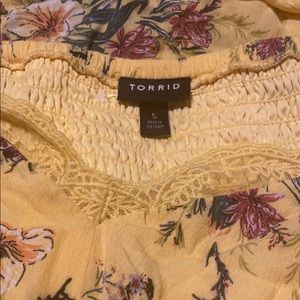 Torrid  5 sleeveless hanky hem Top